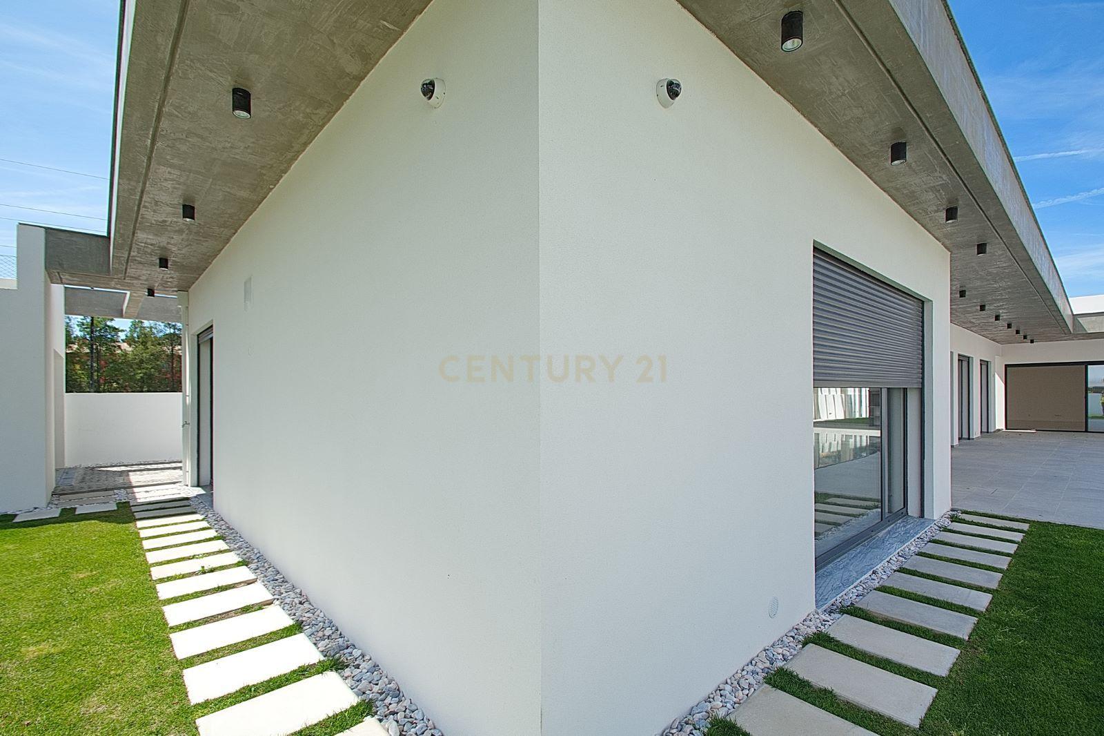 Viva o Luxo: Moradia Térrea de 5 Quartos com Piscina de Água Salgada e Acabamentos de Excelência na Verdizela - Image 6