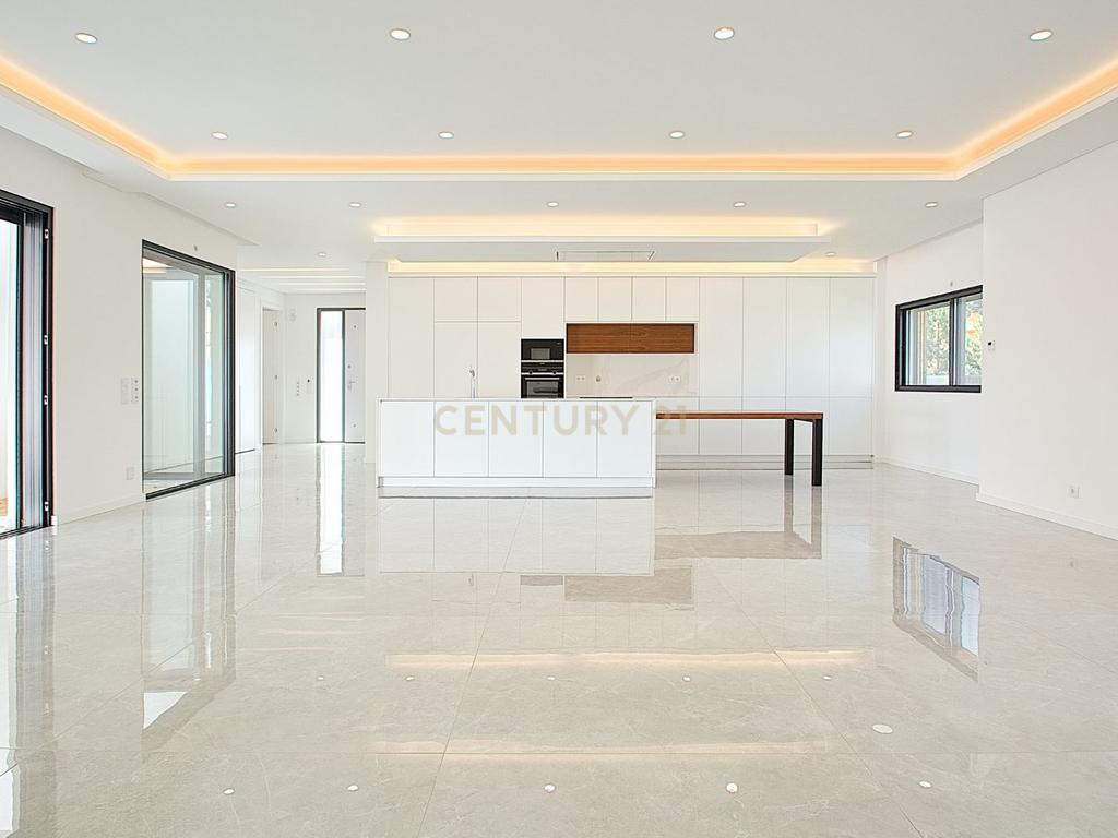 Viva o Luxo: Moradia Térrea de 5 Quartos com Piscina de Água Salgada e Acabamentos de Excelência na Verdizela - Image 9