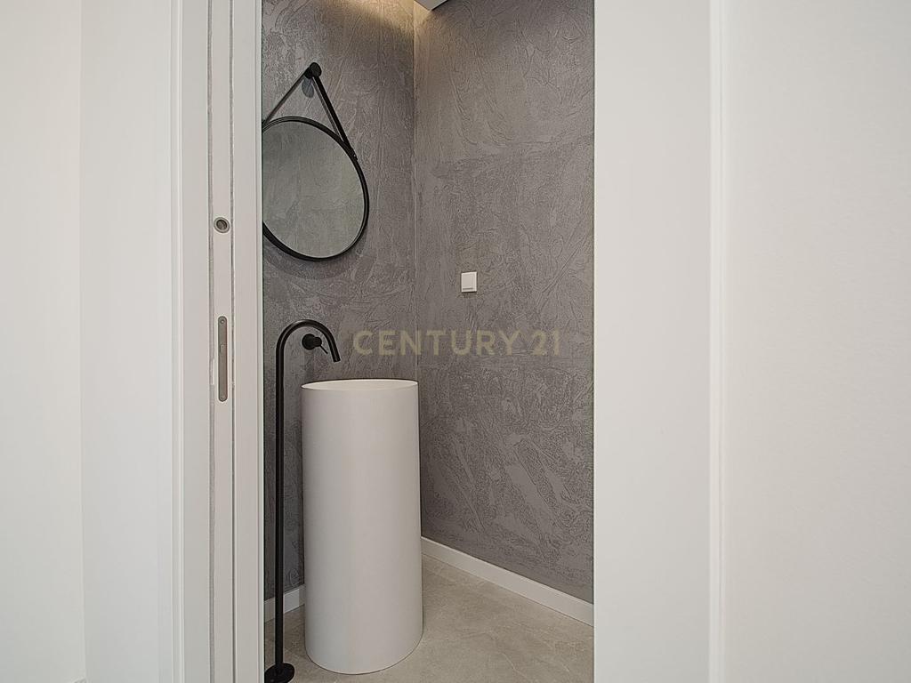 Viva o Luxo: Moradia Térrea de 5 Quartos com Piscina de Água Salgada e Acabamentos de Excelência na Verdizela - Image 21