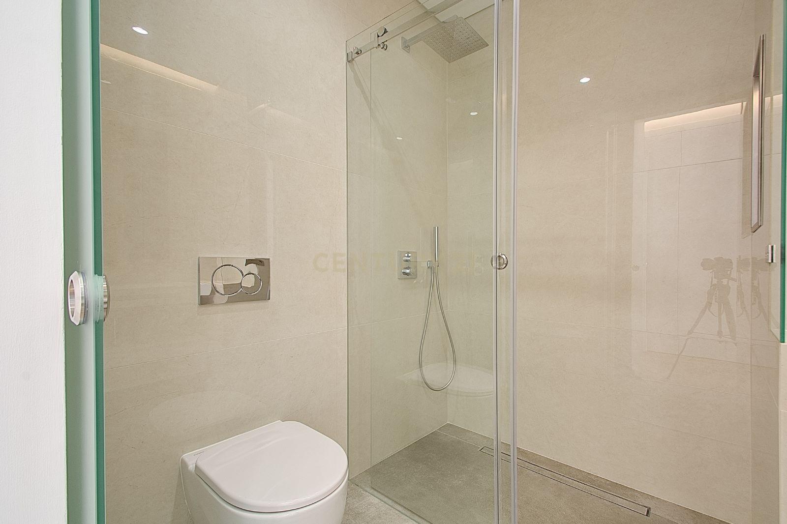 Viva o Luxo: Moradia Térrea de 5 Quartos com Piscina de Água Salgada e Acabamentos de Excelência na Verdizela - Image 16