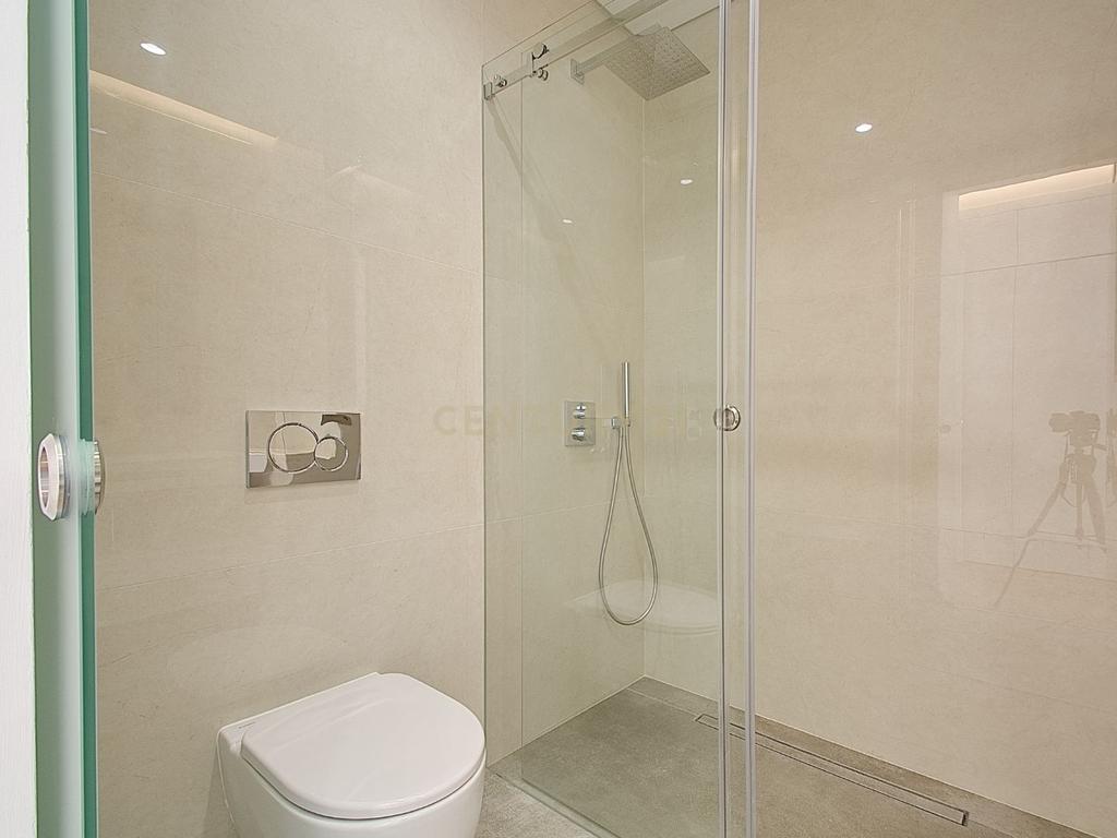 Viva o Luxo: Moradia Térrea de 5 Quartos com Piscina de Água Salgada e Acabamentos de Excelência na Verdizela - Image 16