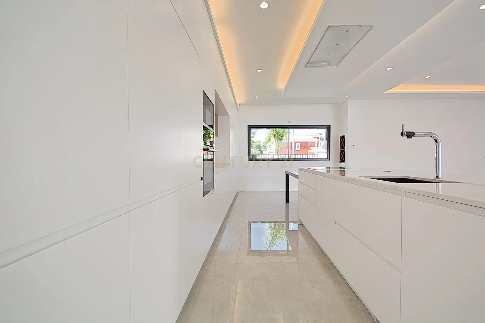 Viva o Luxo: Moradia Térrea de 5 Quartos com Piscina de Água Salgada e Acabamentos de Excelência na Verdizela - Image 10