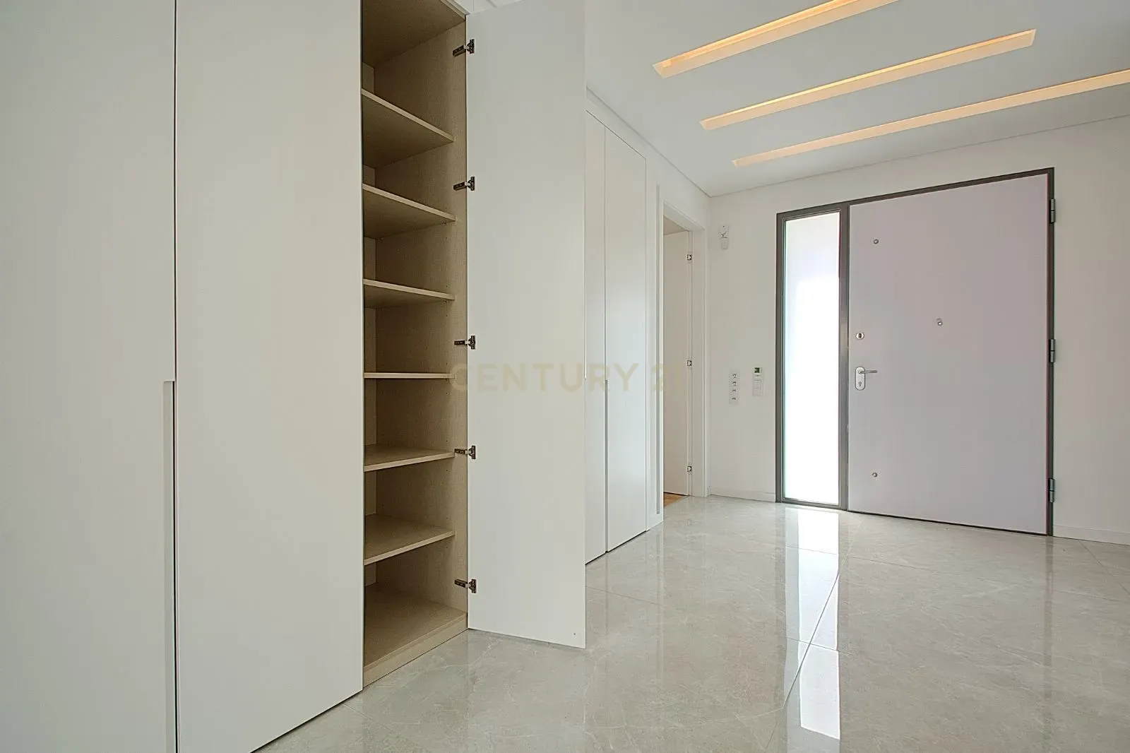 Viva o Luxo: Moradia Térrea de 5 Quartos com Piscina de Água Salgada e Acabamentos de Excelência na Verdizela - Image 14
