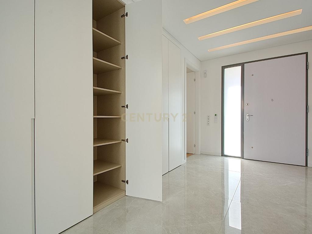 Viva o Luxo: Moradia Térrea de 5 Quartos com Piscina de Água Salgada e Acabamentos de Excelência na Verdizela - Image 14