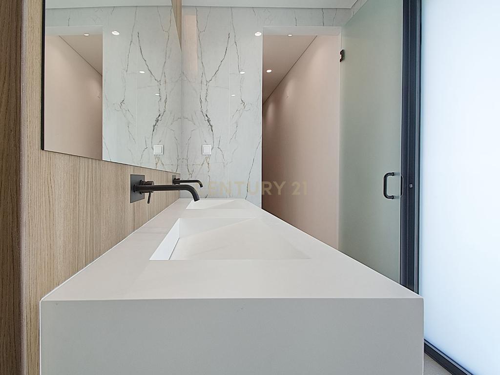 Viva o Luxo: Moradia Térrea de 5 Quartos com Piscina de Água Salgada e Acabamentos de Excelência na Verdizela - Image 22