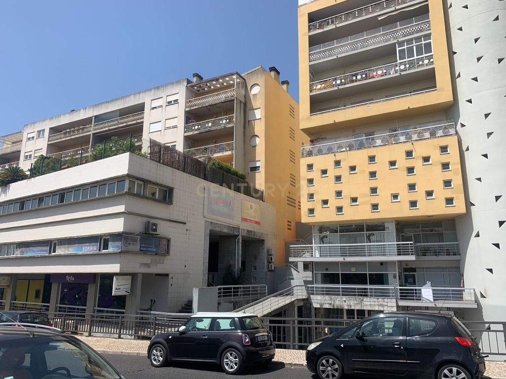 Oportunidade de Investimento: Loja Espaçosa e com Rentabilidade em Algés. - Image 18