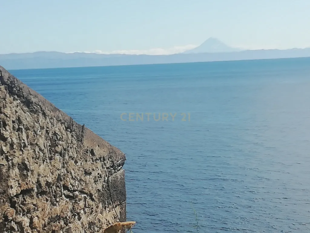 Armazém na Folga com vista sem filtros para o mar e ilhas de São Jorge, Pico e Faial - Image 14