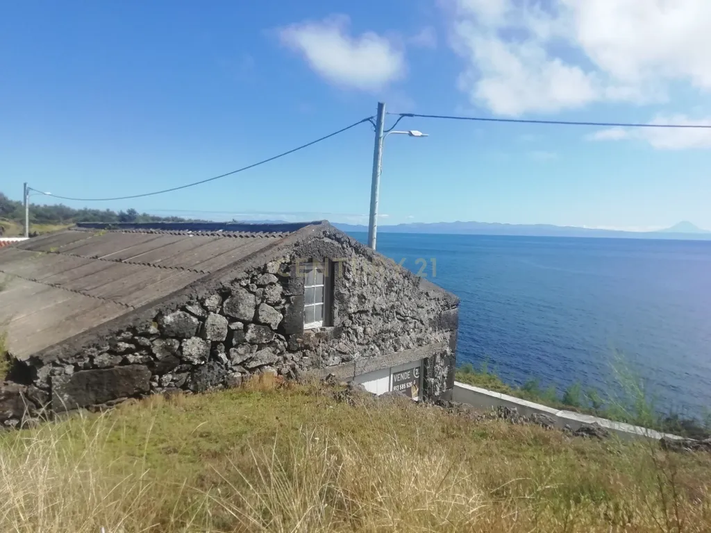 Armazém na Folga com vista sem filtros para o mar e ilhas de São Jorge, Pico e Faial - Image 12
