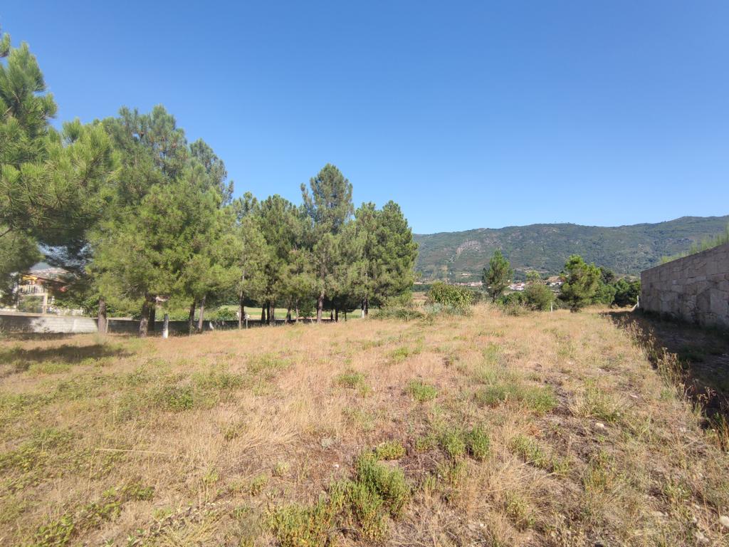Terreno para construção a 4kms do centro da cidade de Chaves - Image 1