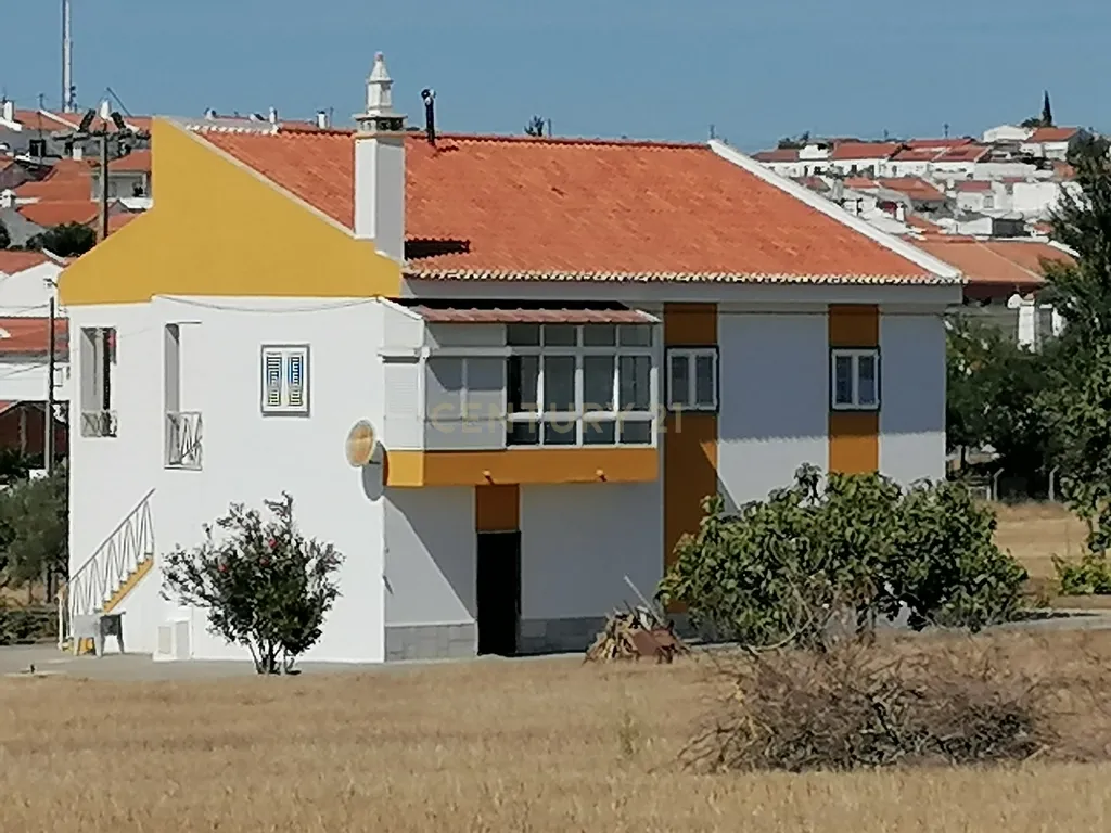 Alentejo-BEJA- Nossa Senhora das Neves, Excelente Quinta, com MORADIA de 267,3 m2 , Casa de Monte de 90 m2 e 23000 m2 de Terreno com Furo e Poço - Image 1