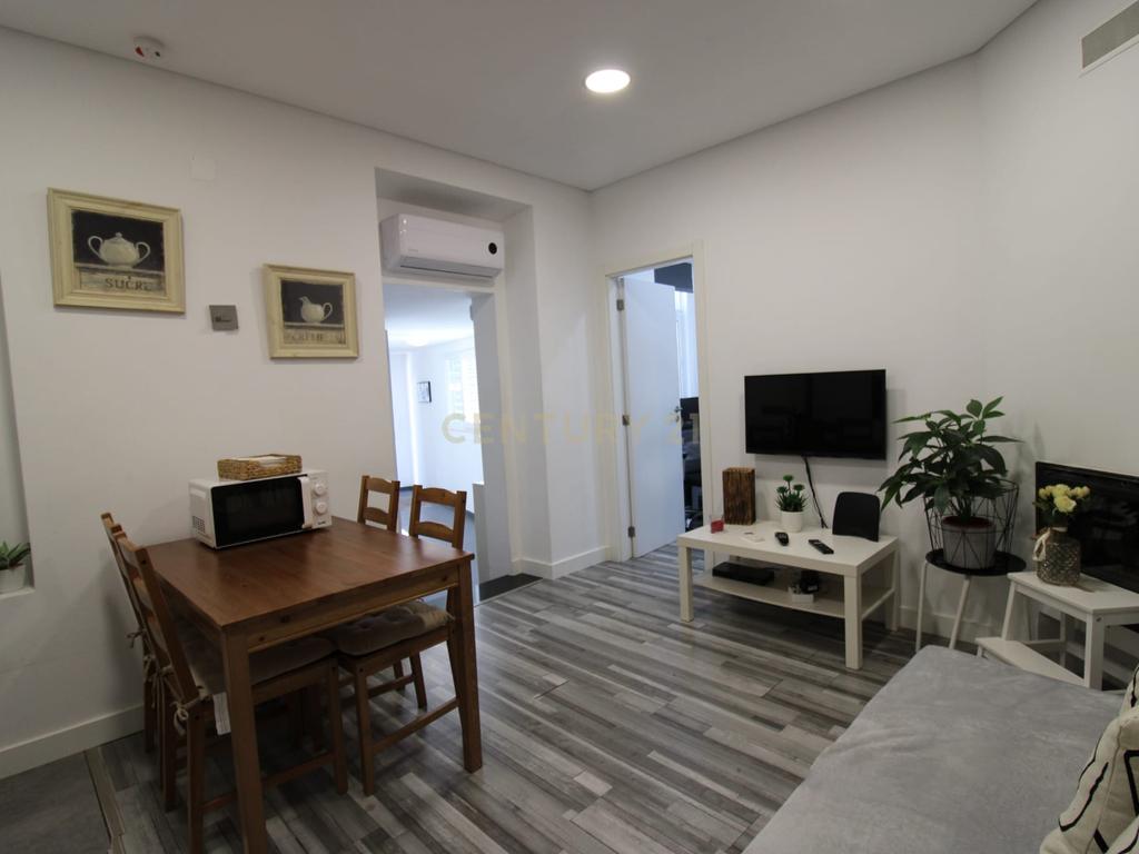 Moradia T2 em Estoril – Um Refúgio a 2km das Praias - Image 24