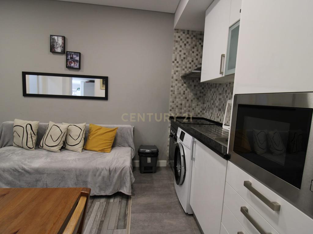 Moradia T2 em Estoril – Um Refúgio a 2km das Praias - Image 9