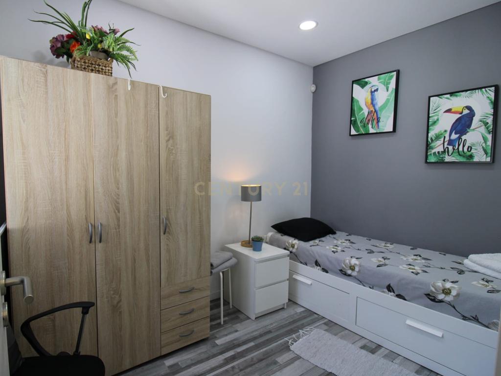 Moradia T2 em Estoril – Um Refúgio a 2km das Praias - Image 14