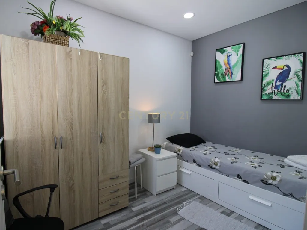 Moradia T2 em Estoril – Um Refúgio a 2km das Praias - Image 14