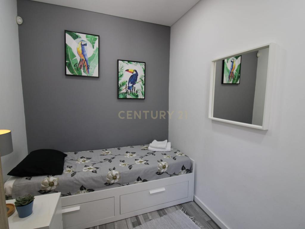 Moradia T2 em Estoril – Um Refúgio a 2km das Praias - Image 15