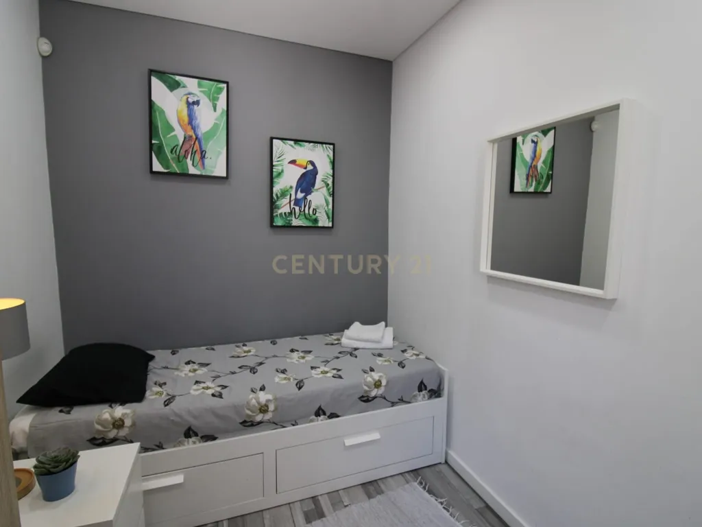 Moradia T2 em Estoril – Um Refúgio a 2km das Praias - Image 15