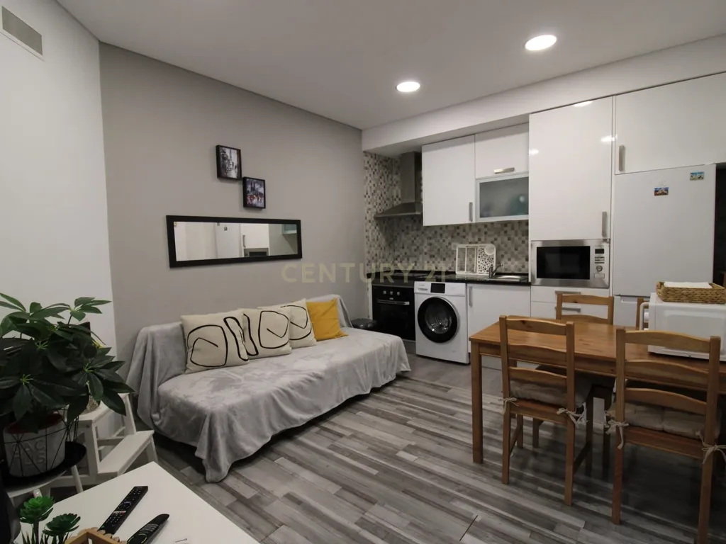 Moradia T2 em Estoril – Um Refúgio a 2km das Praias - Image 8