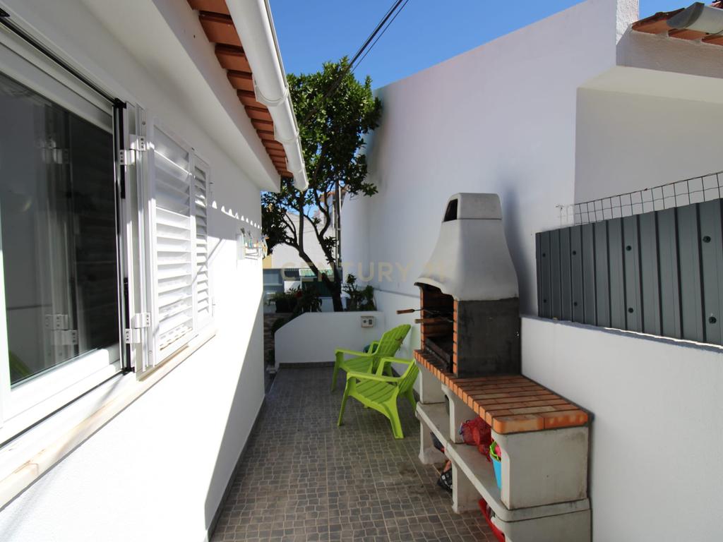 Moradia T2 em Estoril – Um Refúgio a 2km das Praias - Image 7