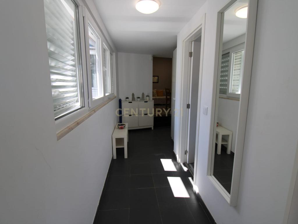 Moradia T2 em Estoril – Um Refúgio a 2km das Praias - Image 17