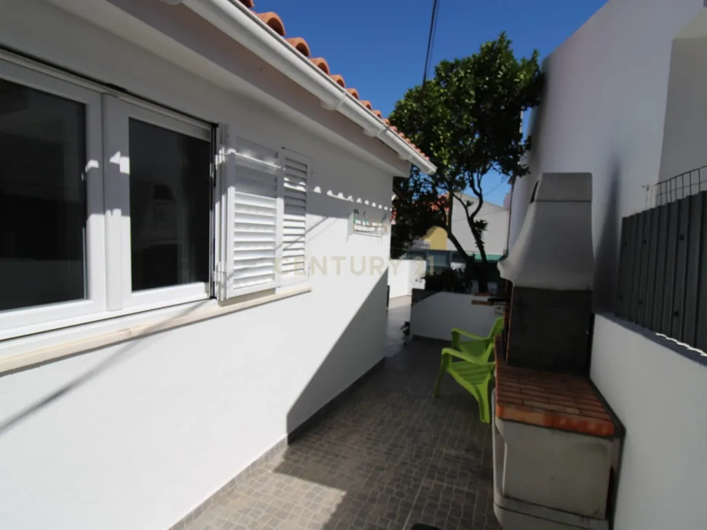 Moradia T2 em Estoril – Um Refúgio a 2km das Praias - Image 18