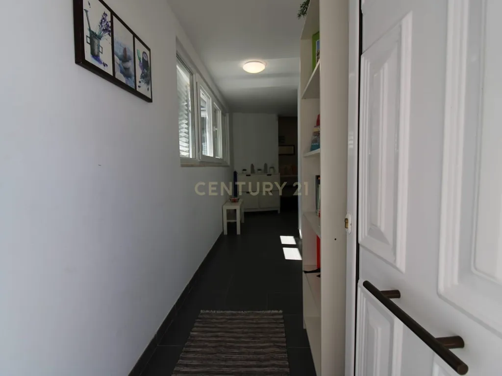 Moradia T2 em Estoril – Um Refúgio a 2km das Praias - Image 19