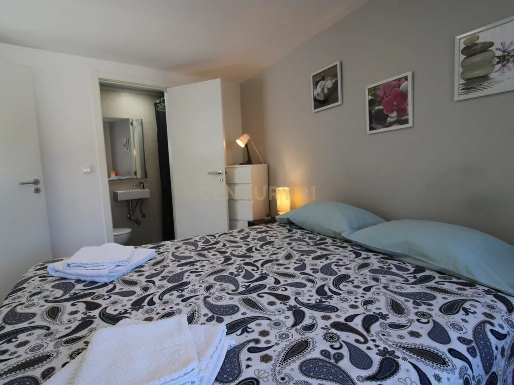 Moradia T2 em Estoril – Um Refúgio a 2km das Praias - Image 12