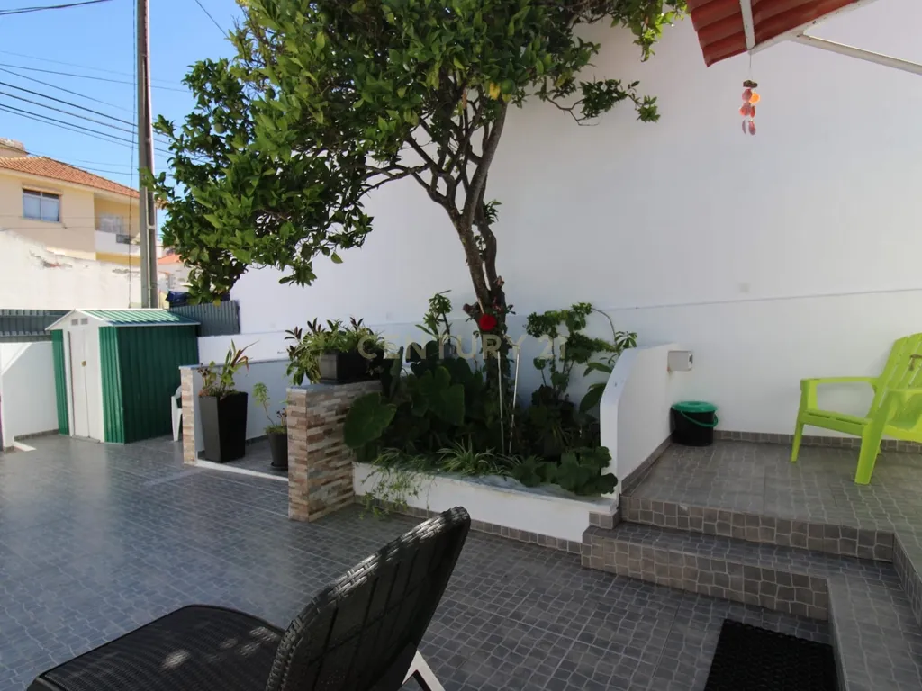 Moradia T2 em Estoril – Um Refúgio a 2km das Praias - Image 4