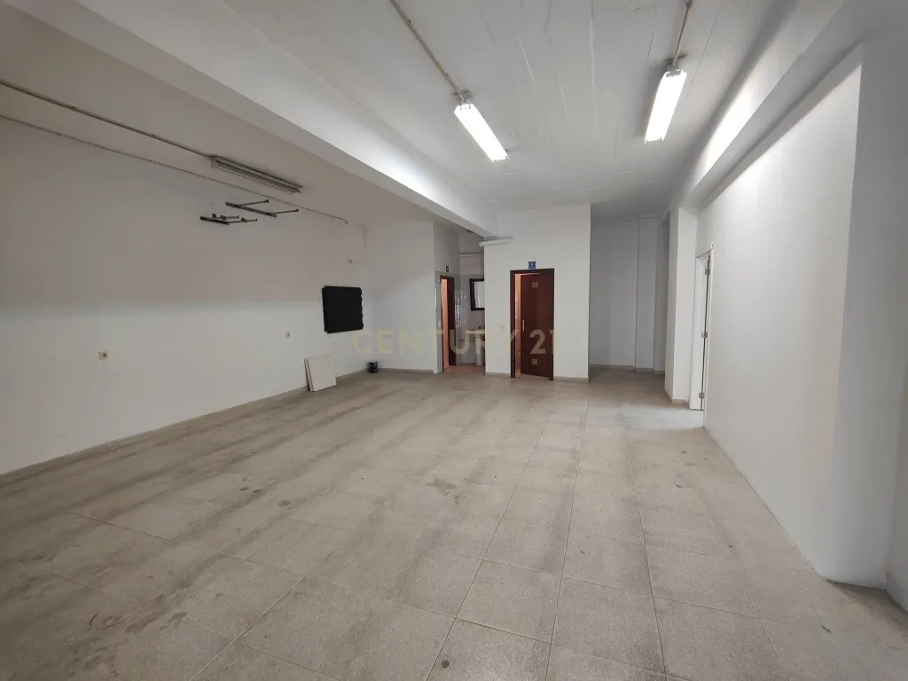 Loja em Alverca, arrendada por 700,00€ mês, com parqueamento e arrecadação - Image 23