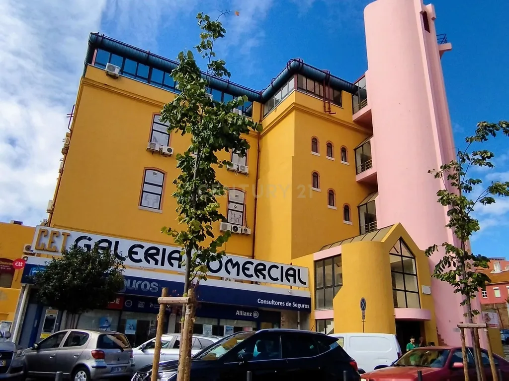 Escritório em Xabregas vista Rio - Image 1