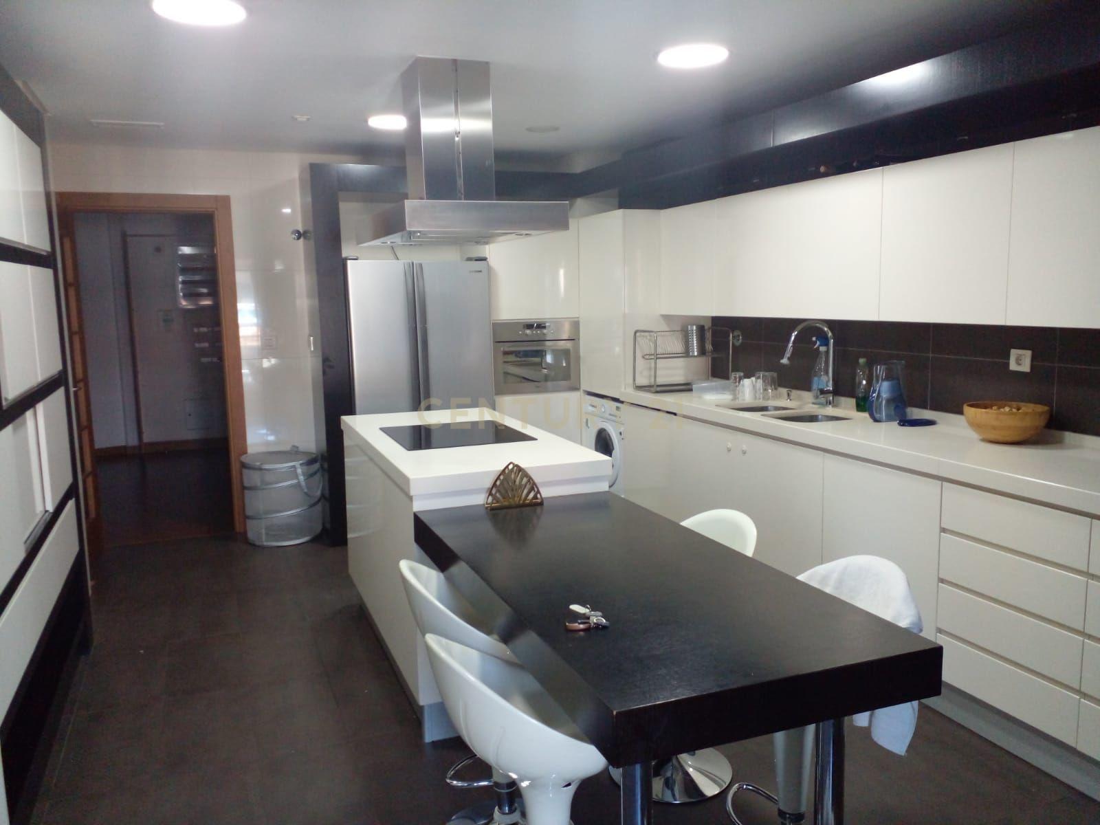 Fotografia 5 de Espaçoso Apartamento T4 em Odivelas, Loures