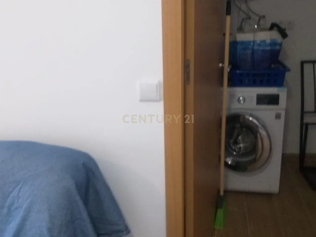Casa Renovada com 4 Quartos e Garagem - Image 3