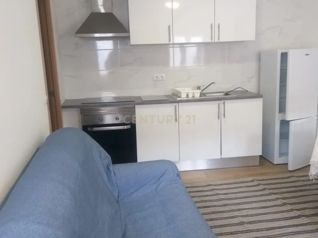 Casa Renovada com 4 Quartos e Garagem - Image 9