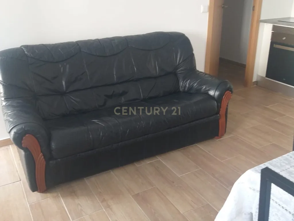 Casa Renovada com 4 Quartos e Garagem - Image 15