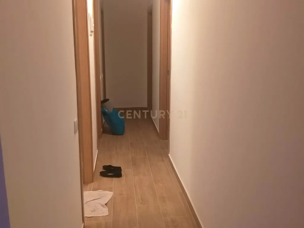 Casa Renovada com 4 Quartos e Garagem - Image 17