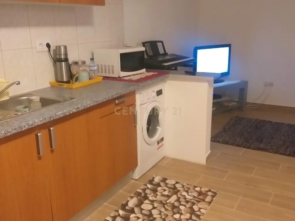 Casa Renovada com 4 Quartos e Garagem - Image 8