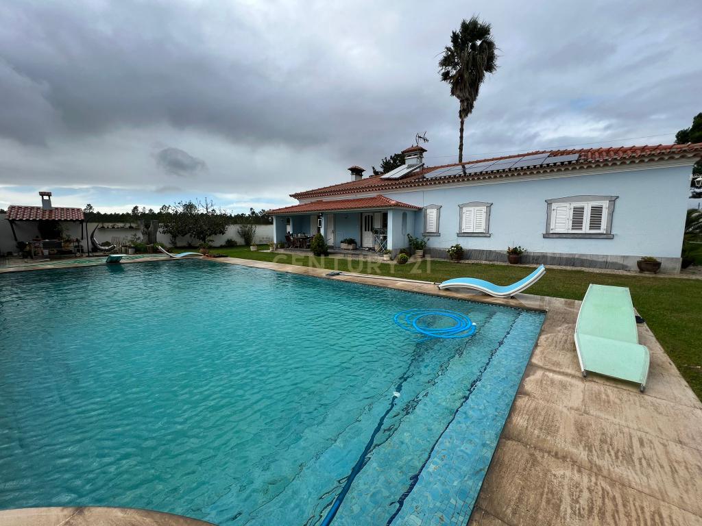 Luxuosa Moradia Isolada em Santarém com 5 Quartos e Barbecue - Image 19