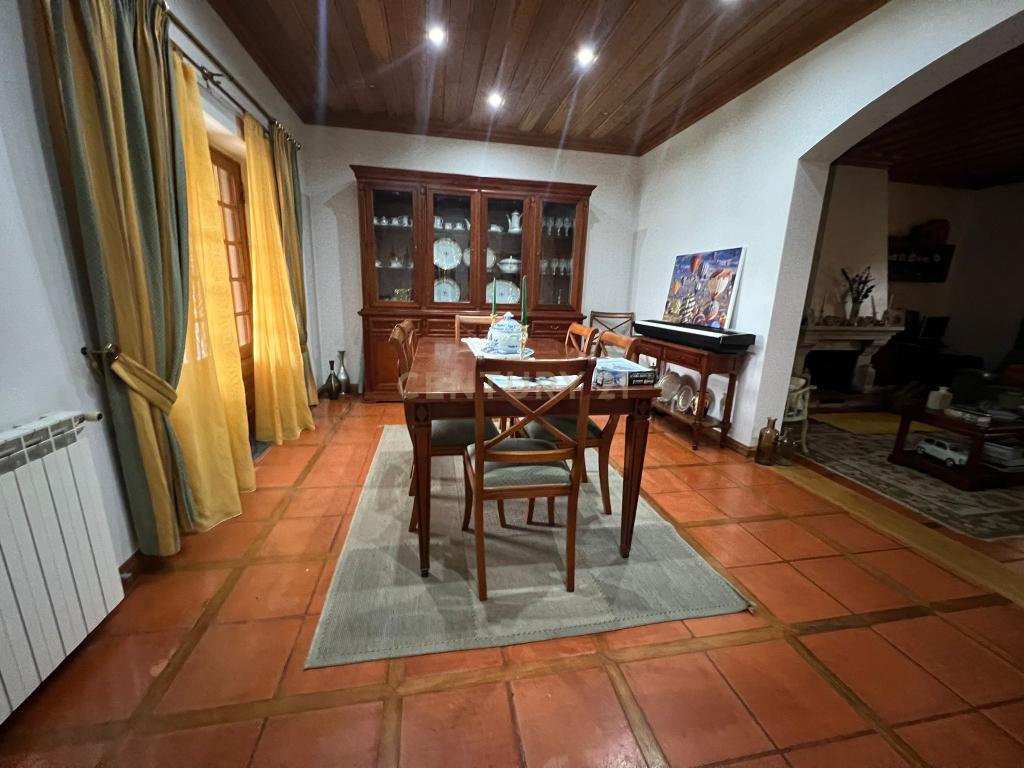 Luxuosa Moradia Isolada em Santarém com 5 Quartos e Barbecue - Image 7