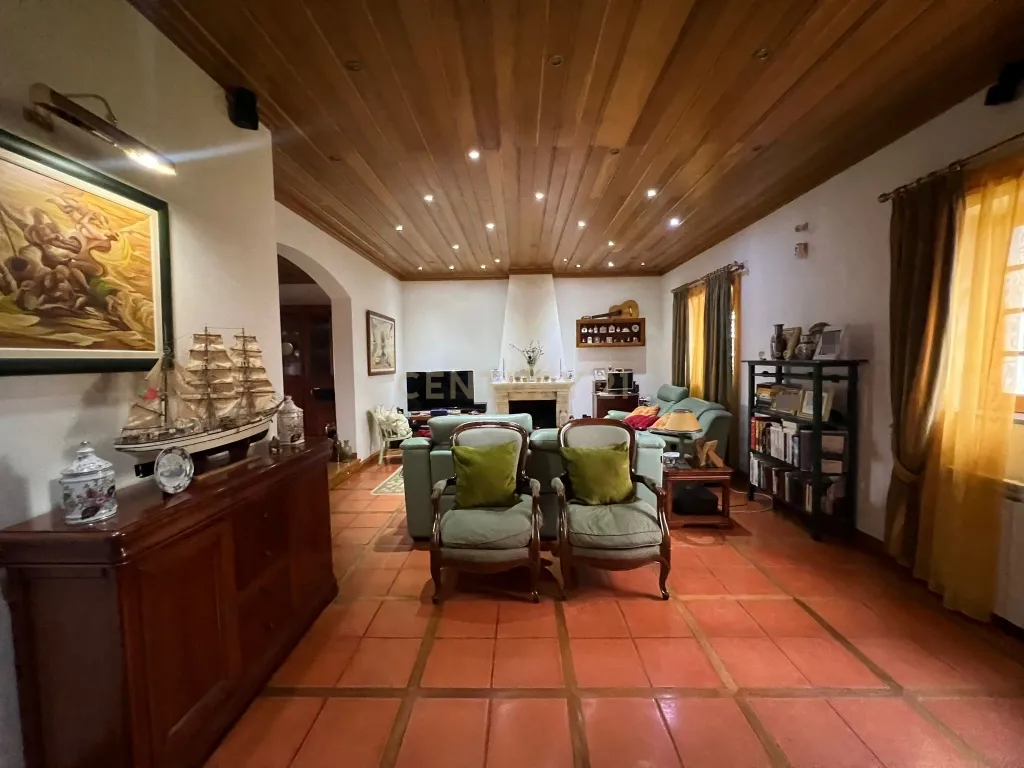 Luxuosa Moradia Isolada em Santarém com 5 Quartos e Barbecue - Image 6