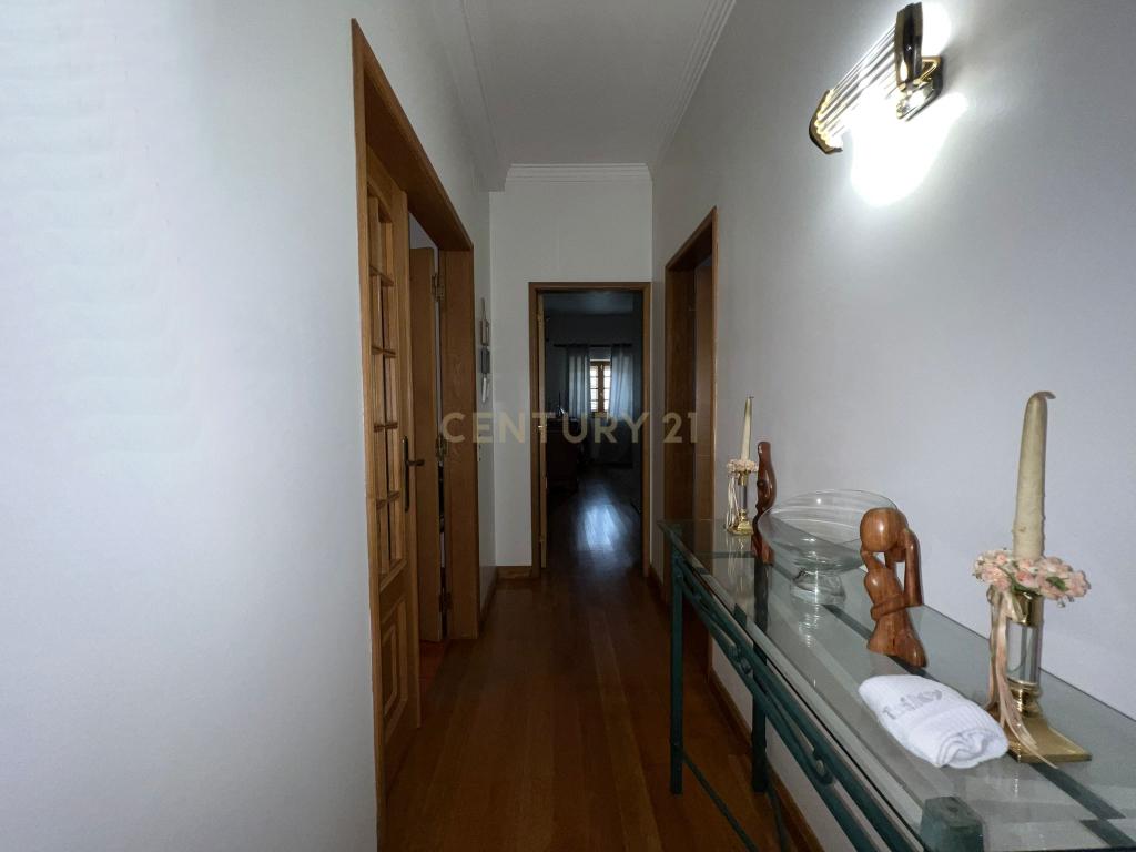 Luxuosa Moradia Isolada em Santarém com 5 Quartos e Barbecue - Image 14