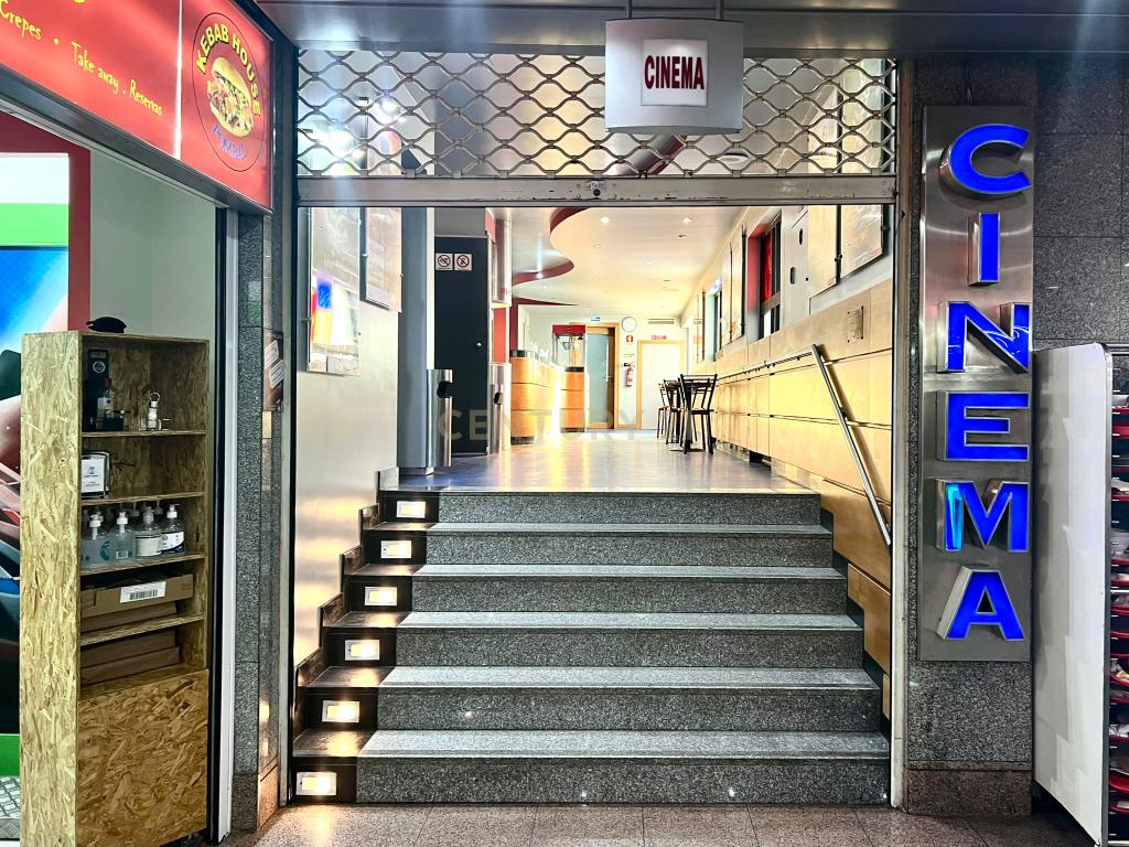 Excelente negocio sala de cine teatro Pombal shopping! - Image 1