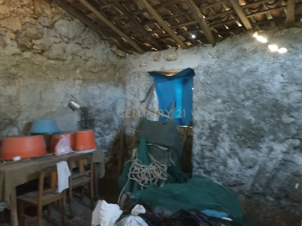 Casa antiga em pedra mais terreno excelente negocio - Image 9