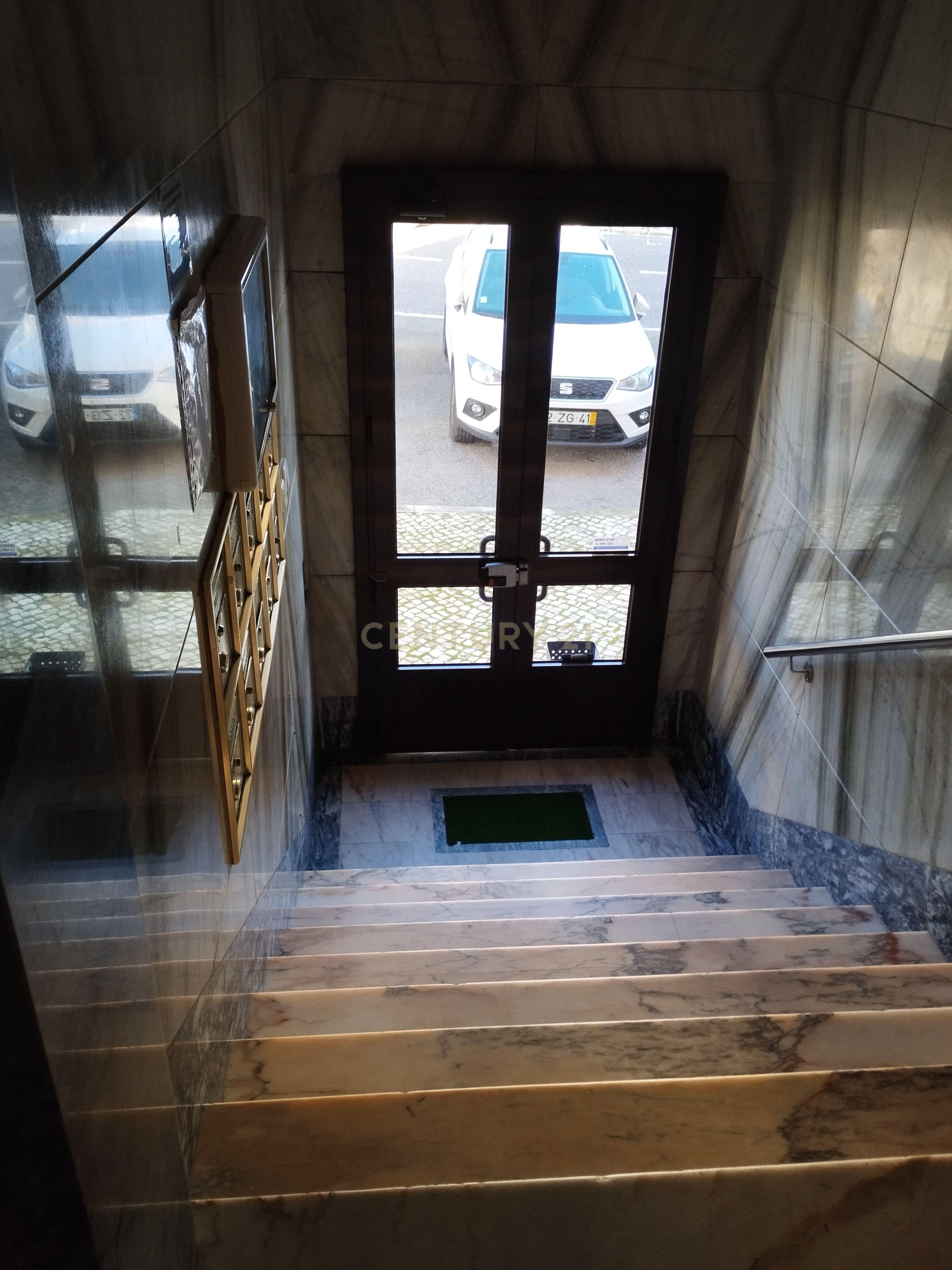 Apartamento T3 Queluz/Belas - Image 15