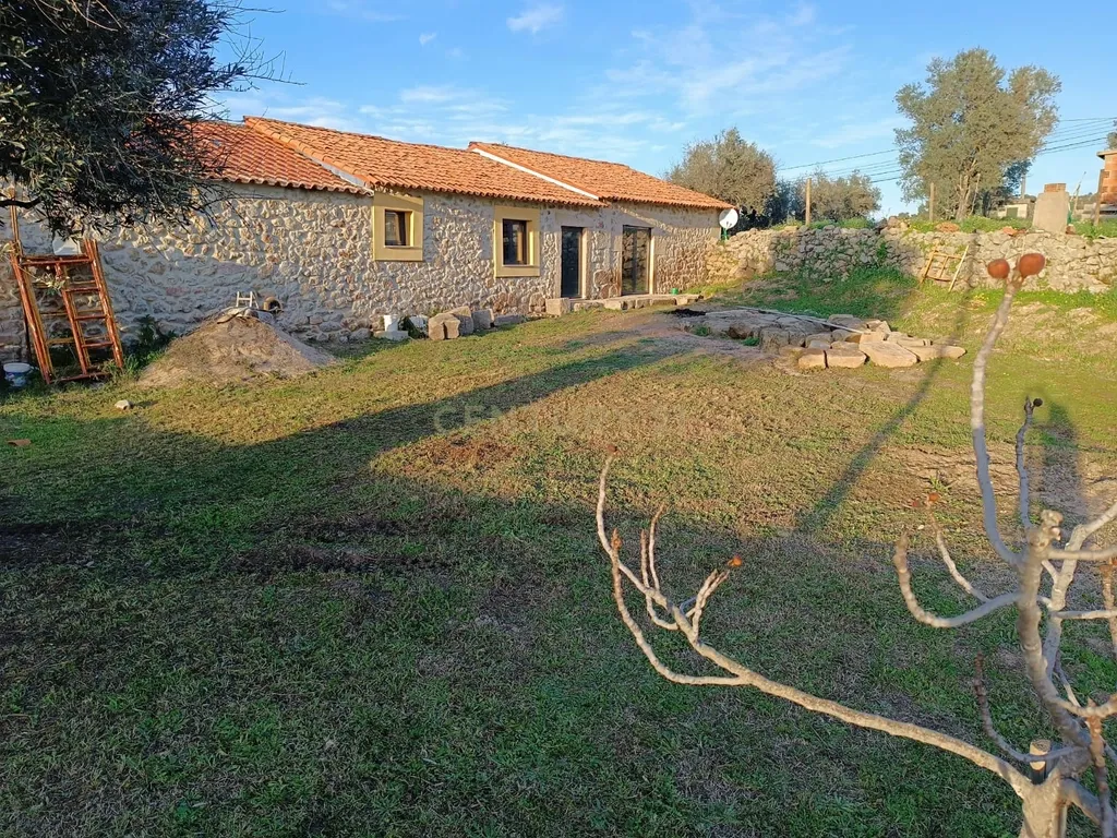 Terreno com Moradia Rústica totalmente remodelada, Idanha-a-Nova - Image 1