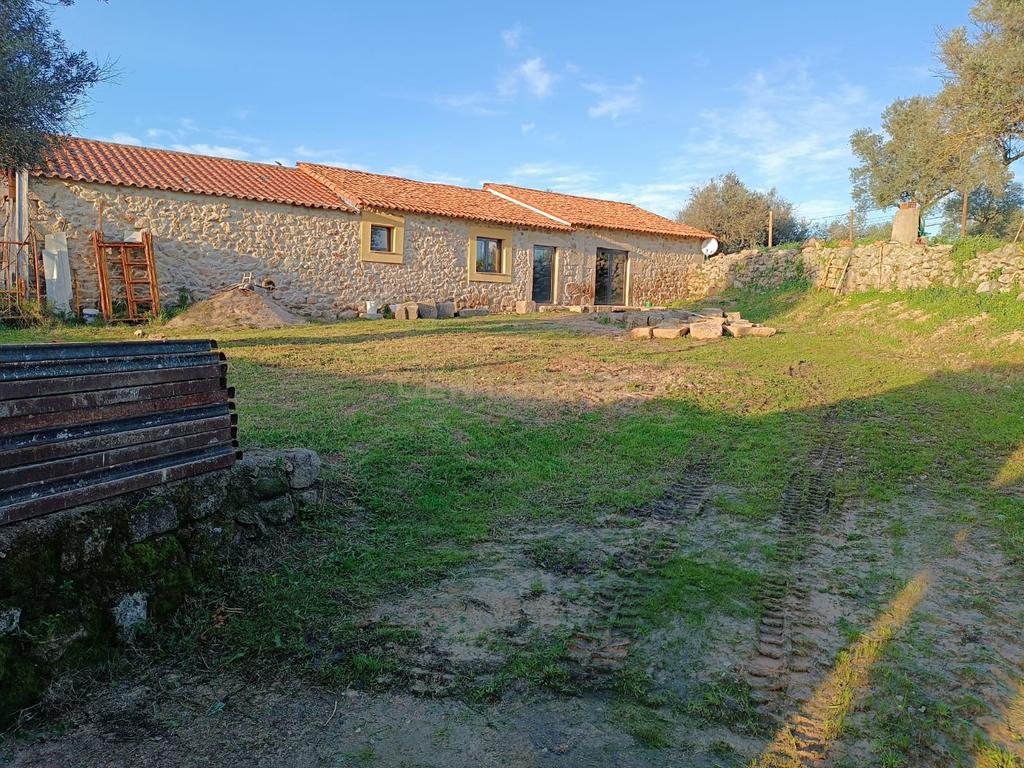 Terreno com Moradia Rústica totalmente remodelada, Idanha-a-Nova - Image 19