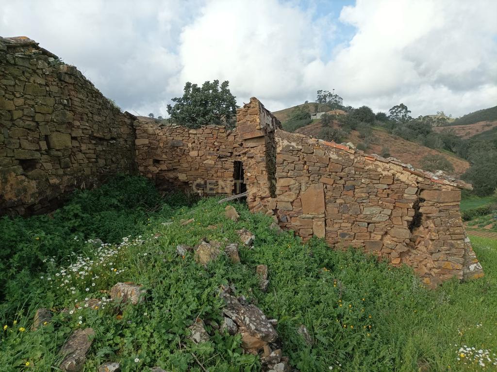 Terreno de 2.3 HA com casa antiga de 127 m2 para reconstrução, S.B. Messines, Silves - Image 13