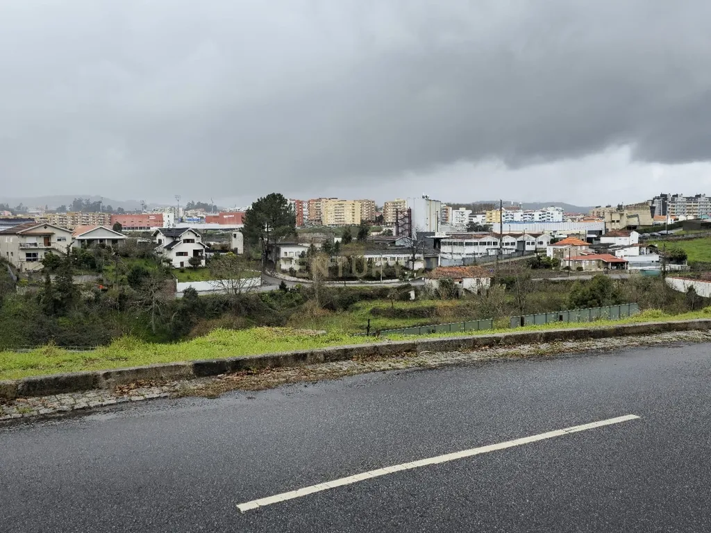 Terreno com viabilidade de construção - Image 10