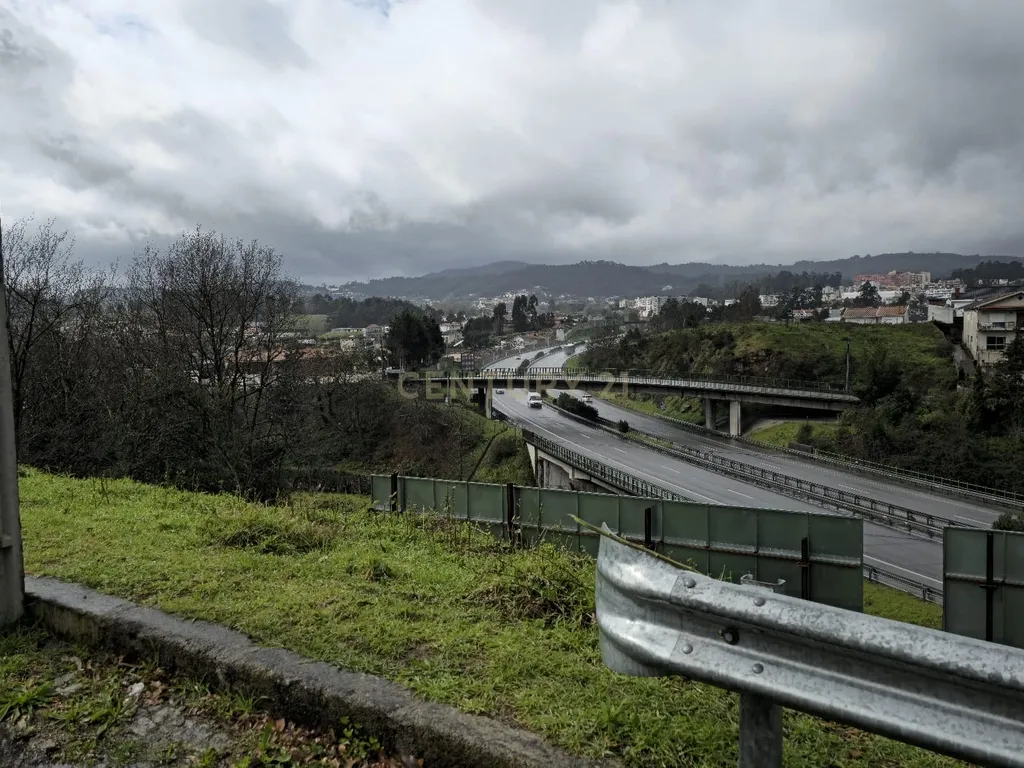 Terreno com viabilidade de construção - Image 9