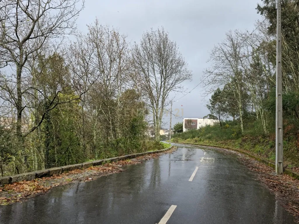 Terreno com viabilidade de construção - Image 2