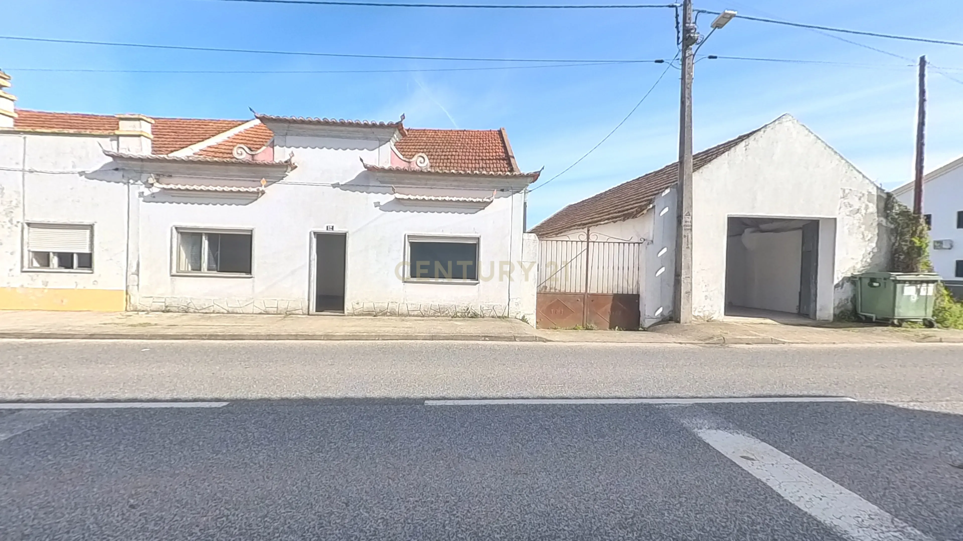 Moradia T3 com Adega e garagens no Vilar - Image 1