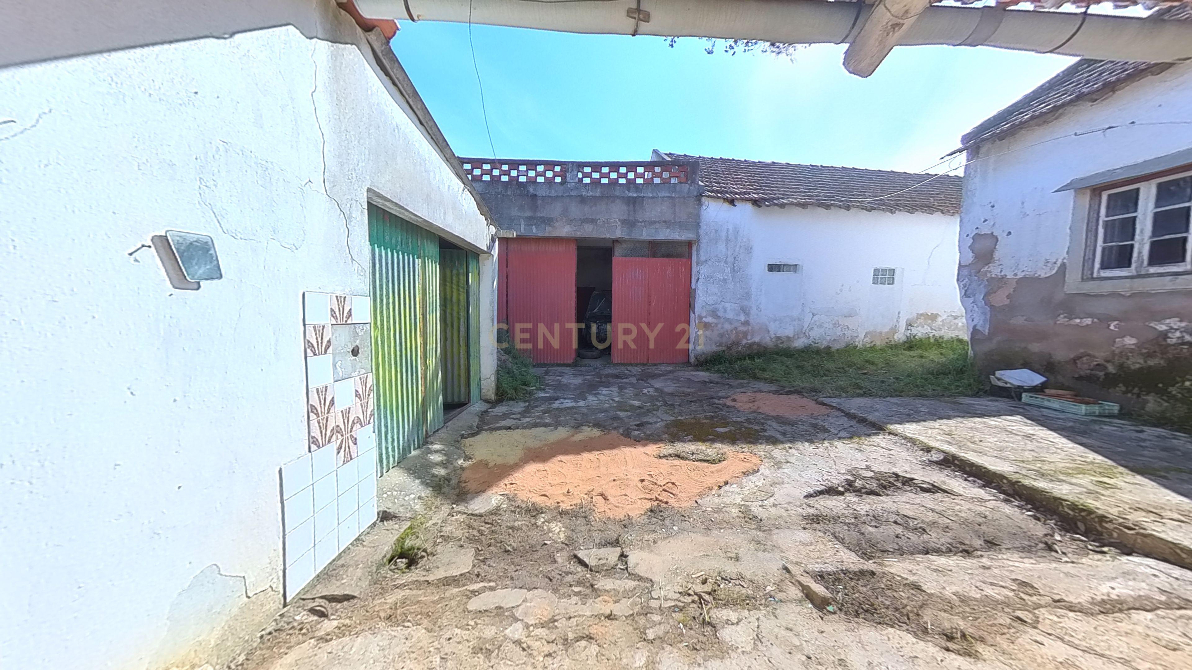 Moradia T3 com Adega e garagens no Vilar - Image 44
